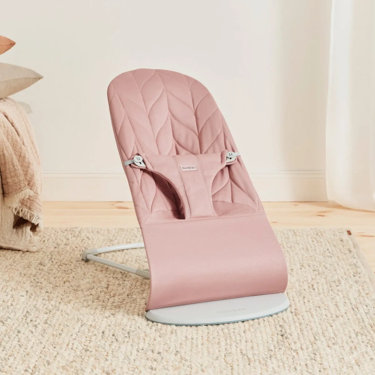 BABYBJORN BabyBjörn Bliss Skråstol Woven Bladmønstret Quilt, Gammelrosa